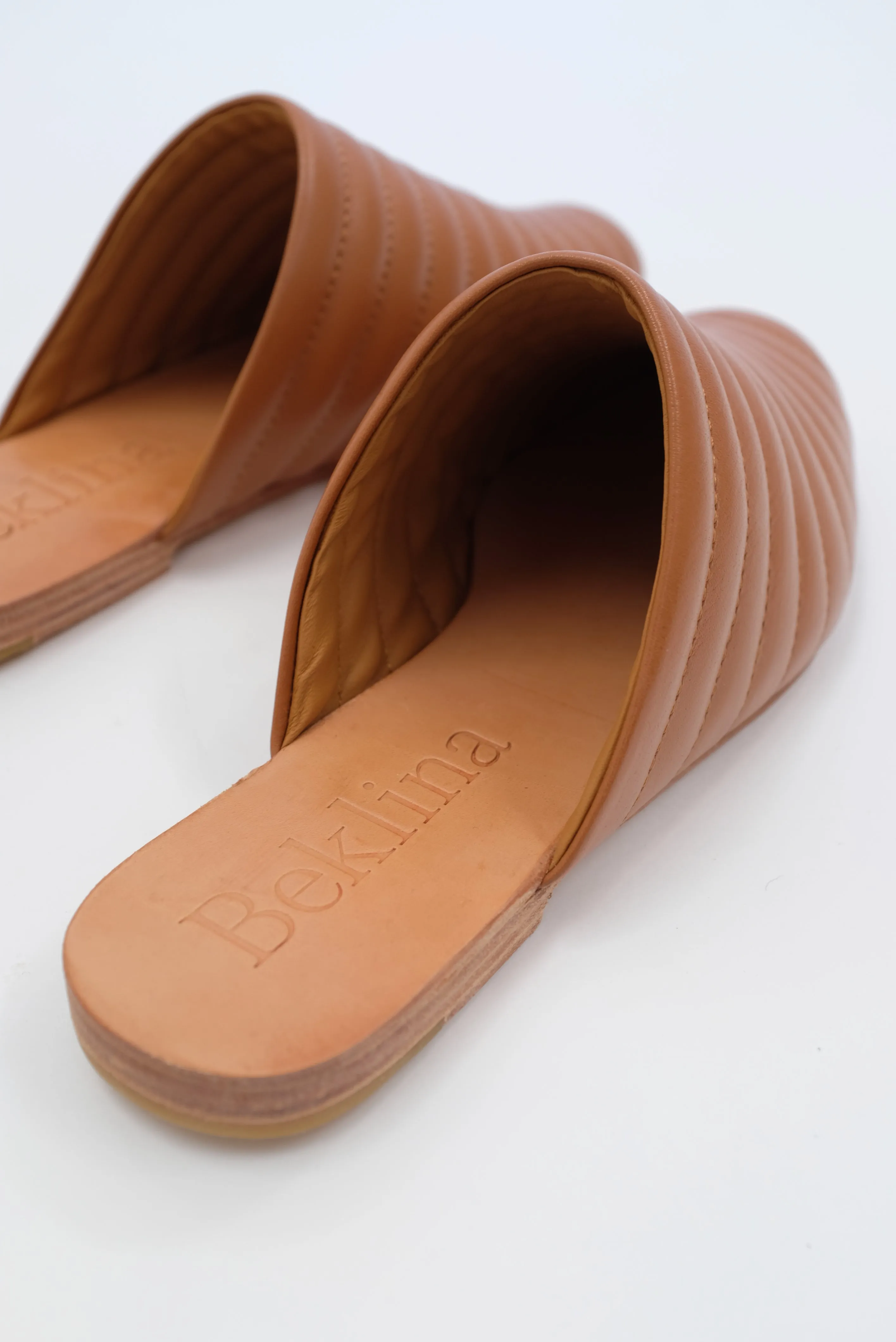 Beklina Ribbed Flats Dry Clay