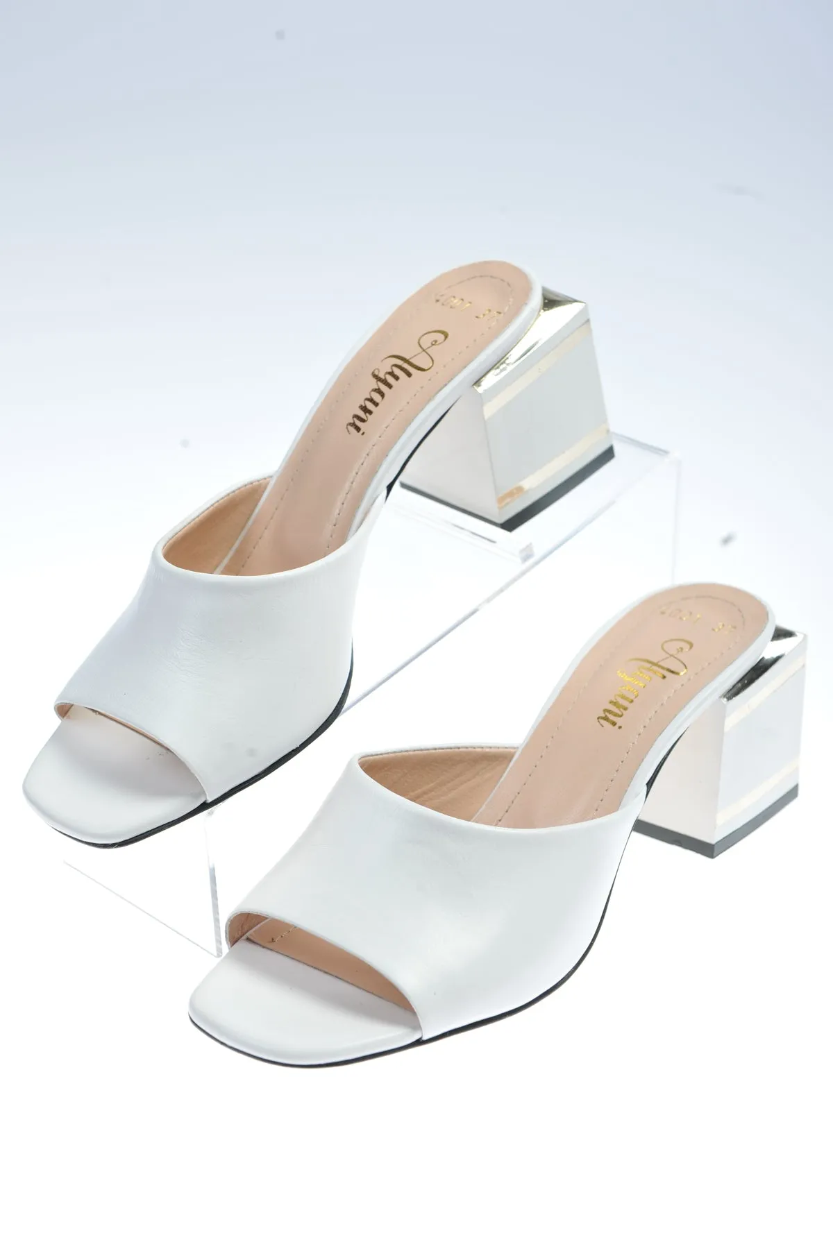 SIMPLE SANDAL