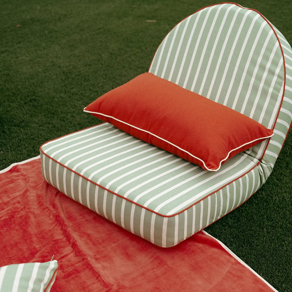 The Beach Blanket - Elsa Red