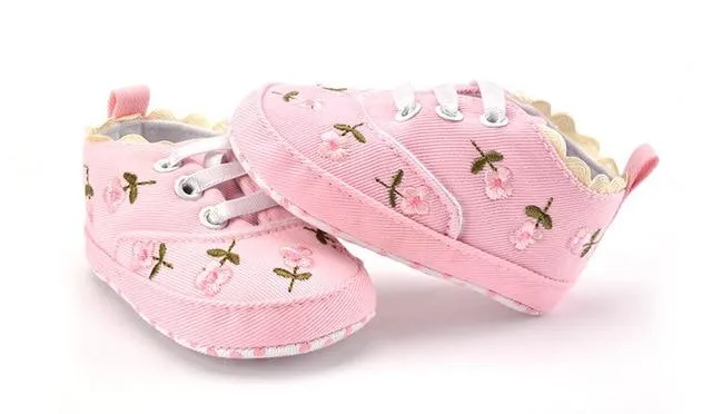 White/Pink Floral Embroidered Baby Girl Shoes 0-18M