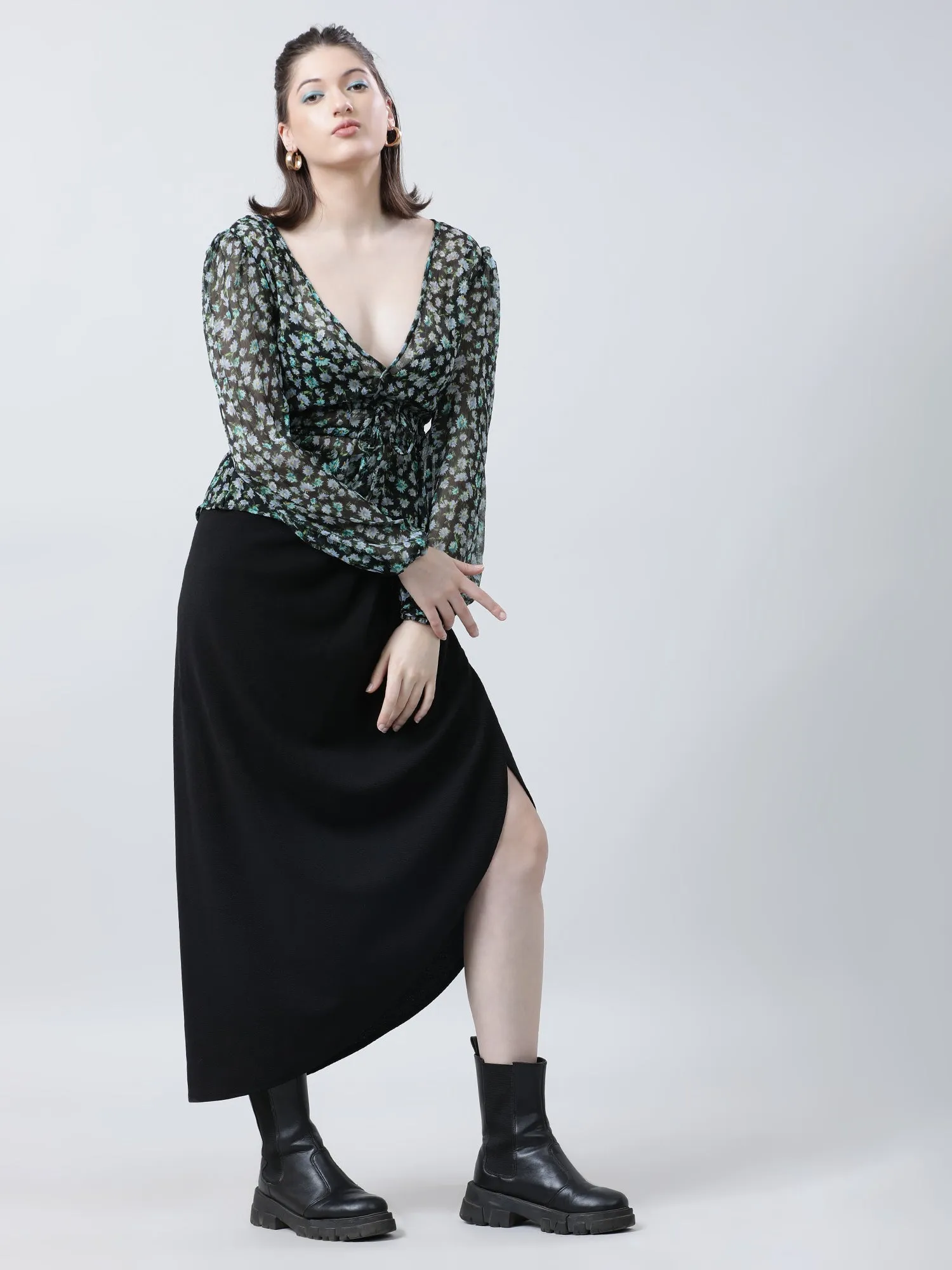 Women Relaxed Fit Printed V Neck Green Top
